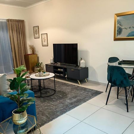 סנדטון Classy And Cosy Apt - Dainfern חדר תמונה
